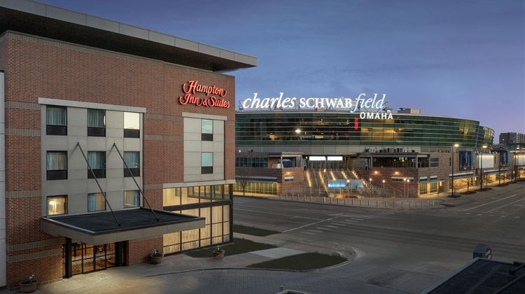 Hampton Inn & Suites Omaha Downtown Exterior