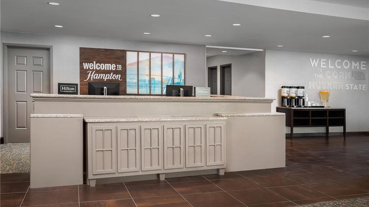 Hampton Inn & Suites Omaha Downtown Lobby
