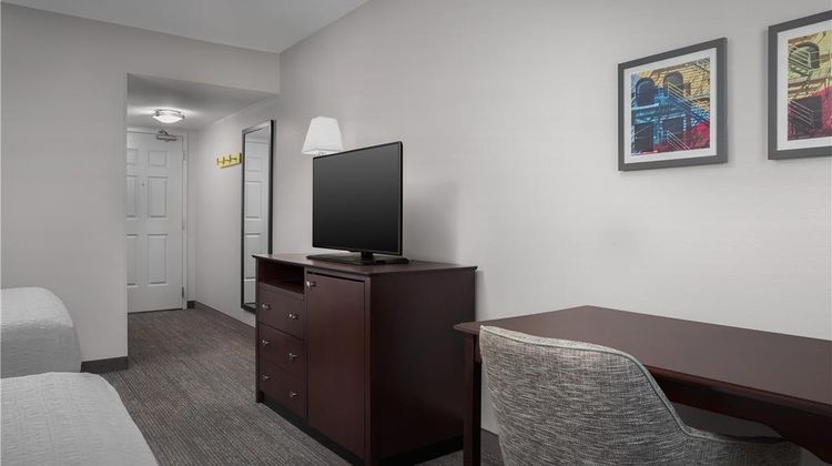 Hampton Inn & Suites Omaha Downtown Room