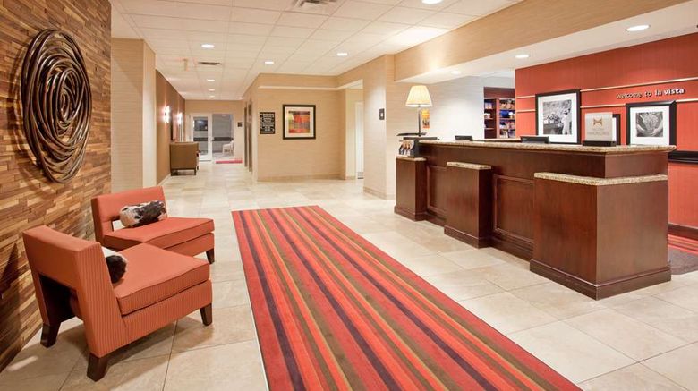 <b>Hampton Inn & Suites - La Vista Lobby</b>. Images powered by <a href="https://iceportal.shijigroup.com/" title="IcePortal" target="_blank">IcePortal</a>.