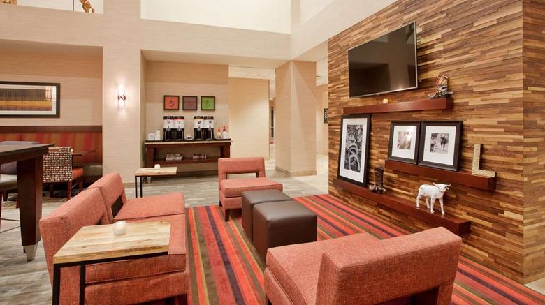 <b>Hampton Inn & Suites - La Vista Lobby</b>. Images powered by <a href="https://iceportal.shijigroup.com/" title="IcePortal" target="_blank">IcePortal</a>.