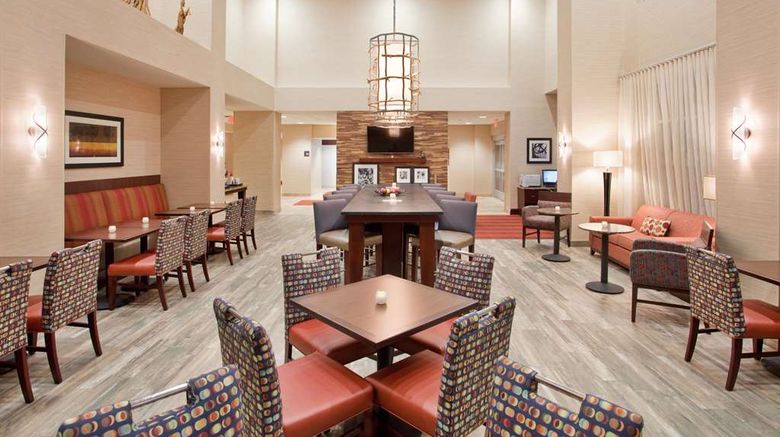 <b>Hampton Inn & Suites - La Vista Restaurant</b>. Images powered by <a href="https://iceportal.shijigroup.com/" title="IcePortal" target="_blank">IcePortal</a>.