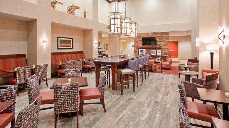 <b>Hampton Inn & Suites - La Vista Restaurant</b>. Images powered by <a href="https://iceportal.shijigroup.com/" title="IcePortal" target="_blank">IcePortal</a>.