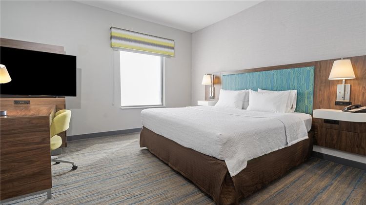 Hampton Inn & Suites - La Vista Room