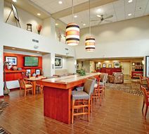 Hampton Inn & Suites Barrie Lobby