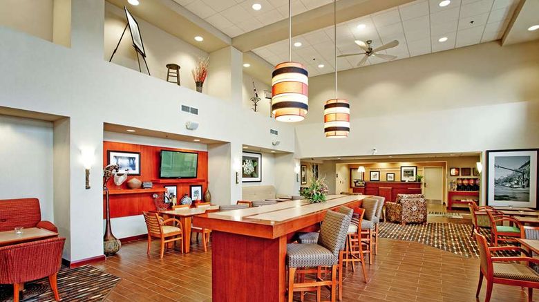 <b>Hampton Inn & Suites Barrie Lobby</b>. Images powered by <a href="https://iceportal.shijigroup.com/" title="IcePortal" target="_blank">IcePortal</a>.