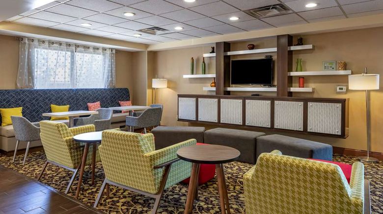 <b>Hampton Inn Norco Corona Lobby</b>. Images powered by <a href="https://iceportal.shijigroup.com/" title="IcePortal" target="_blank">IcePortal</a>.
