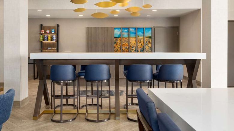 <b>Hampton Inn by Hilton Napanee Ontario Lobby</b>. Images powered by <a href="https://iceportal.shijigroup.com/" title="IcePortal" target="_blank">IcePortal</a>.