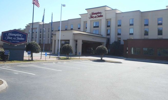 Hampton Inn & Suites Norfolk-Airport Exterior