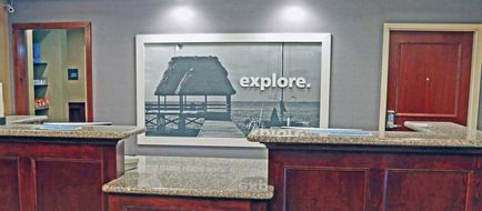 Hampton Inn & Suites Norfolk-Airport Lobby