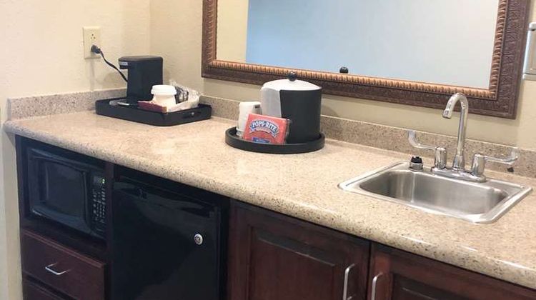 Hampton Inn & Suites Norfolk-Airport Room