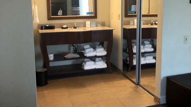 Hampton Inn & Suites Norfolk-Airport Room