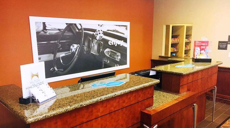 Hampton Inn & Suites Battlefield Blvd Lobby