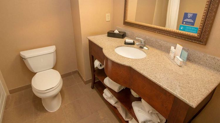 Hampton Inn & Suites Battlefield Blvd Room