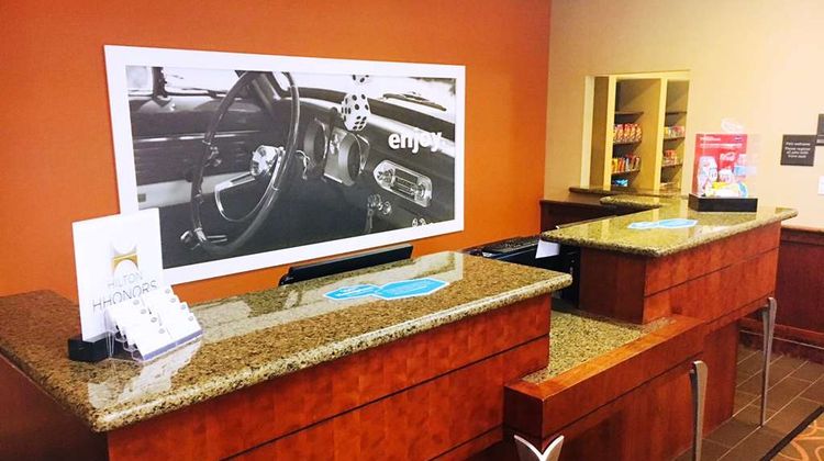 Hampton Inn & Suites Battlefield Blvd Lobby