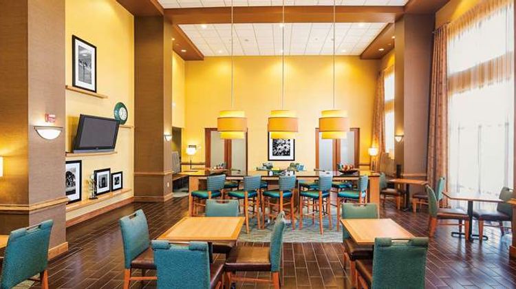 Hampton Inn & Suites Chesapeake Lobby