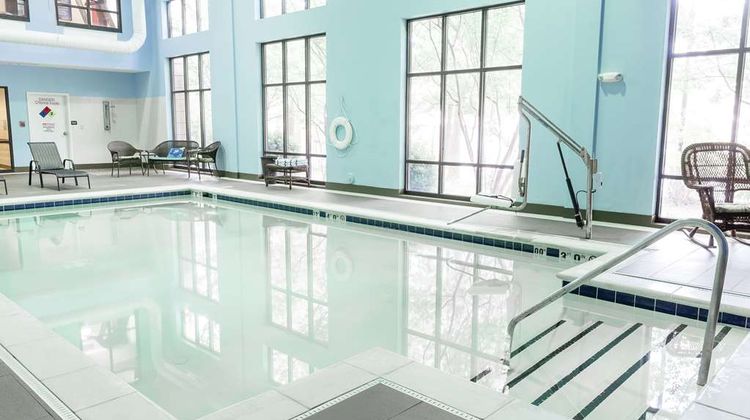 Hampton Inn & Suites Chesapeake Pool