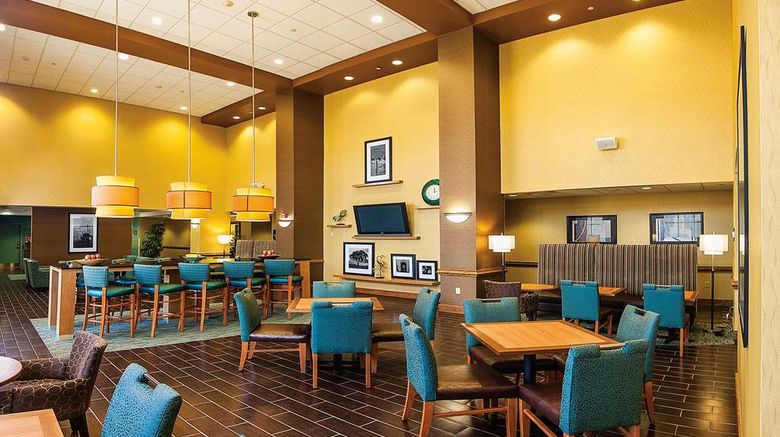 <b>Hampton Inn & Suites Chesapeake Lobby</b>. Images powered by <a href="https://iceportal.shijigroup.com/" title="IcePortal" target="_blank">IcePortal</a>.