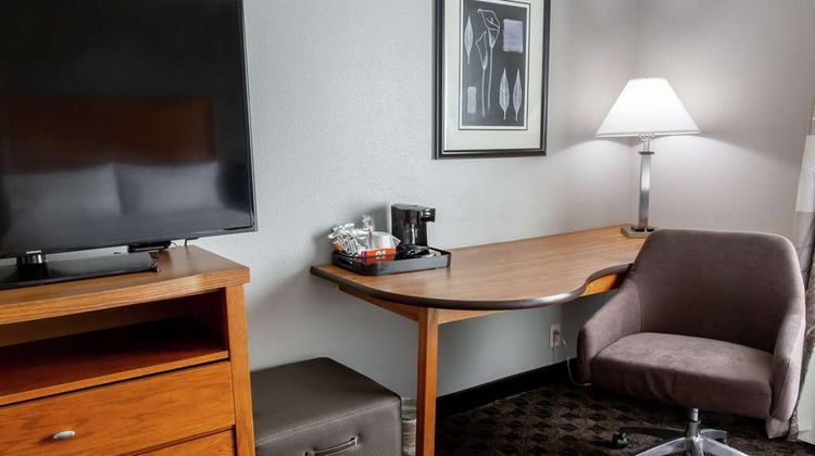 Hampton Inn & Suites Chesapeake Room
