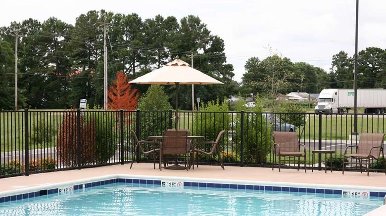 <b>Hampton Inn & Suites Exmore Pool</b>. Images powered by <a href="https://iceportal.shijigroup.com/" title="IcePortal" target="_blank">IcePortal</a>.
