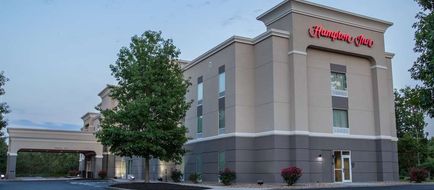 Hampton Inn Gloucester Exterior