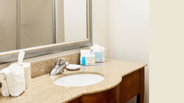 <b>Hampton Inn Gloucester Room</b>. Images powered by <a href="https://iceportal.shijigroup.com/" title="IcePortal" target="_blank">IcePortal</a>.