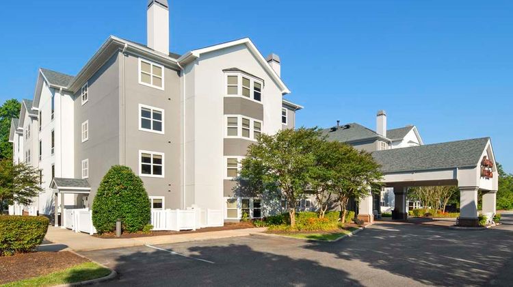 Hampton Inn & Suites Oyster Point Exterior