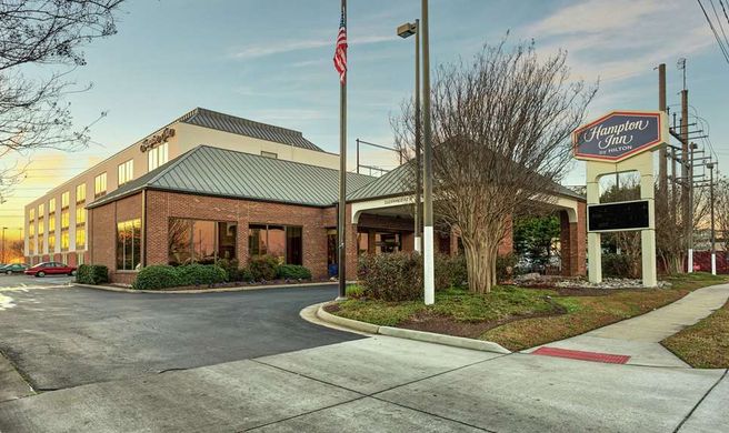 Hampton Inn Norfolk-Naval Base Exterior