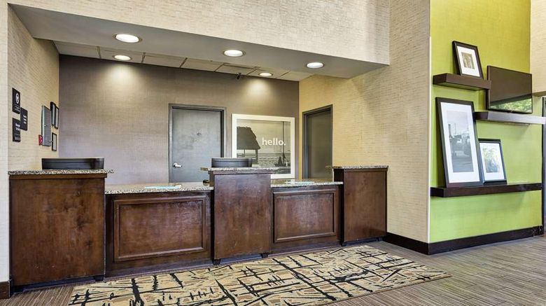<b>Hampton Inn Norfolk-Naval Base Lobby</b>. Images powered by <a href="https://iceportal.shijigroup.com/" title="IcePortal" target="_blank">IcePortal</a>.