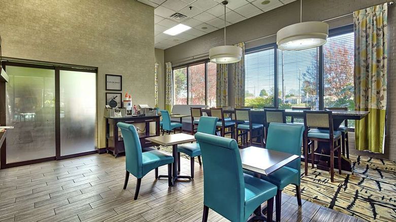 <b>Hampton Inn Norfolk-Naval Base Lobby</b>. Images powered by <a href="https://iceportal.shijigroup.com/" title="IcePortal" target="_blank">IcePortal</a>.