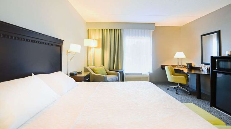 <b>Hampton Inn & Suites Smithfield Room</b>. Images powered by <a href="https://iceportal.shijigroup.com/" title="IcePortal" target="_blank">IcePortal</a>.