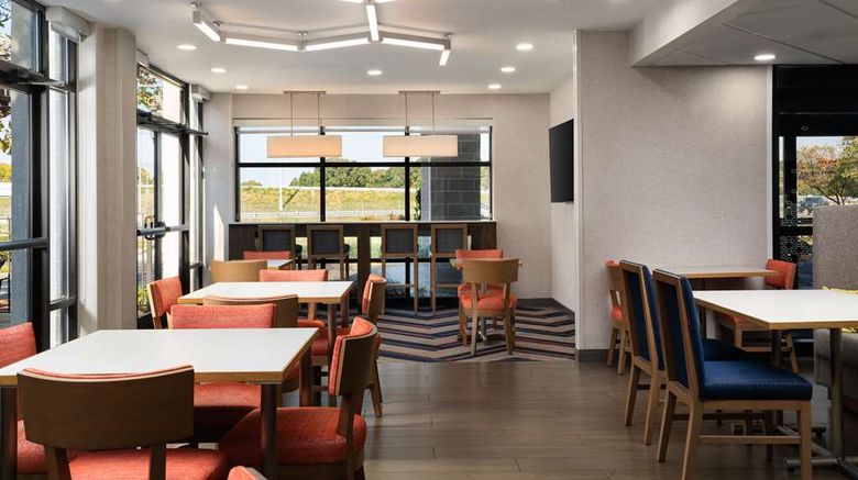 <b>Hampton Inn Virginia Beach Lobby</b>. Images powered by <a href="https://iceportal.shijigroup.com/" title="IcePortal" target="_blank">IcePortal</a>.
