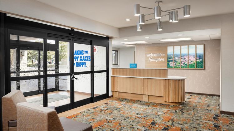 Hampton Inn Oak Ridge Lobby