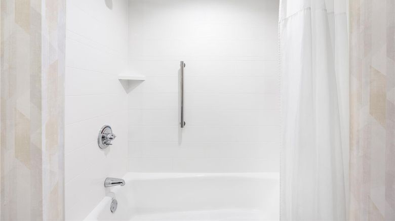 <b>Hampton Inn Oak Ridge Room</b>. Images powered by <a href="https://iceportal.shijigroup.com/" title="IcePortal" target="_blank">IcePortal</a>.