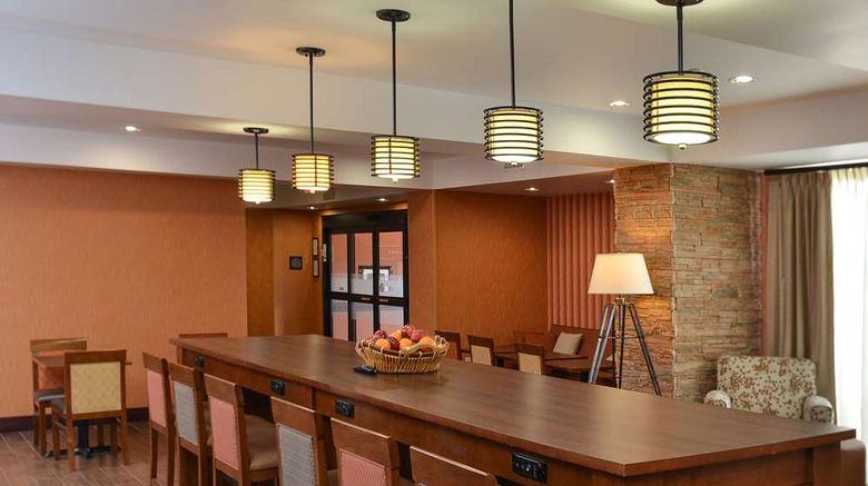 <b>Hampton Inn Ottumwa Lobby</b>. Images powered by <a href="https://iceportal.shijigroup.com/" title="IcePortal" target="_blank">IcePortal</a>.