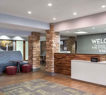 Hampton Inn Ottawa Lobby