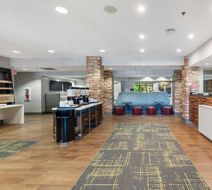 Hampton Inn Ottawa Lobby