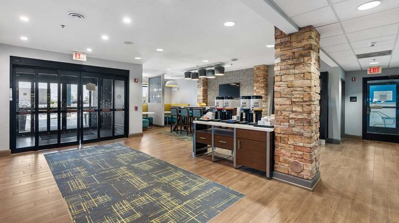 <b>Hampton Inn Ottawa Lobby</b>. Images powered by <a href="https://iceportal.shijigroup.com/" title="IcePortal" target="_blank">IcePortal</a>.