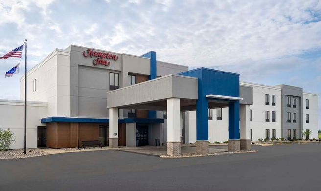 Hampton Inn Ottawa Exterior