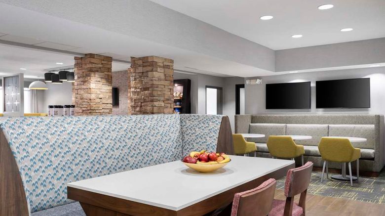 <b>Hampton Inn Ottawa Restaurant</b>. Images powered by <a href="https://iceportal.shijigroup.com/" title="IcePortal" target="_blank">IcePortal</a>.