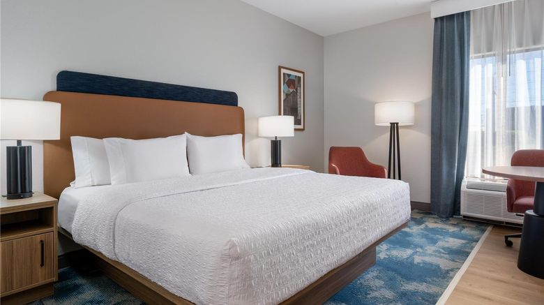 <b>Hampton Inn Owensboro South Room</b>. Images powered by <a href="https://iceportal.shijigroup.com/" title="IcePortal" target="_blank">IcePortal</a>.