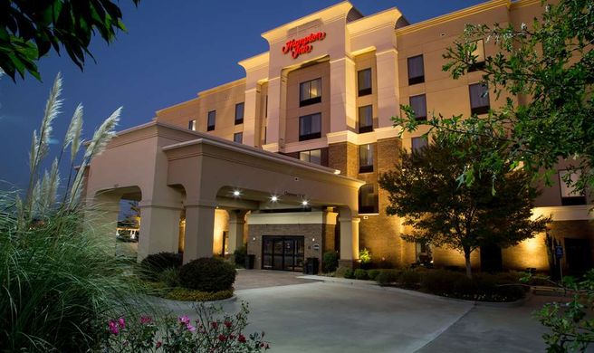 Hampton Inn Oxford/Conference Center Exterior