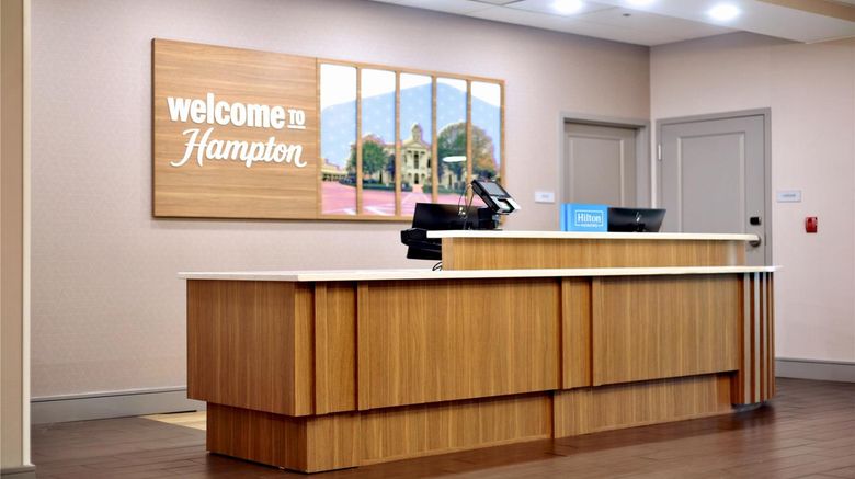 <b>Hampton Inn Oxford/Conference Center Lobby</b>. Images powered by <a href="https://iceportal.shijigroup.com/" title="IcePortal" target="_blank">IcePortal</a>.