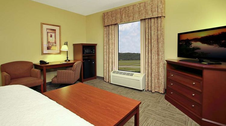 Hampton Inn & Suites Murray Room