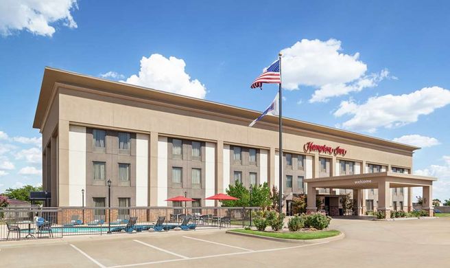 Hampton Inn Paris Exterior