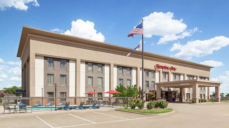 Hampton Inn Paris Exterior