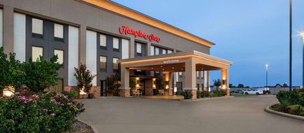 Hampton Inn Paris Exterior