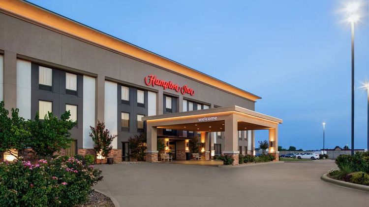 Hampton Inn Paris Exterior