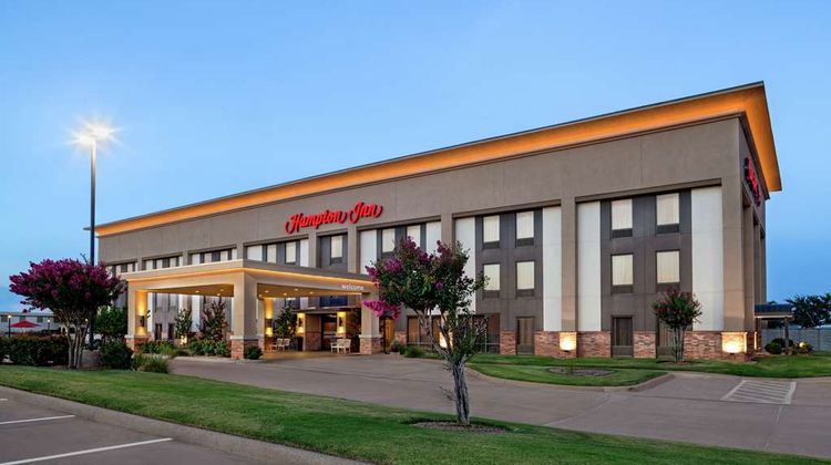 Hampton Inn Paris Exterior