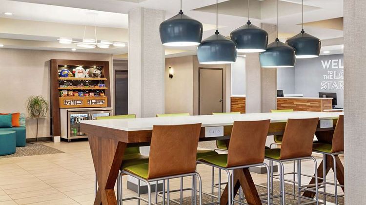 Hampton Inn Paris Lobby